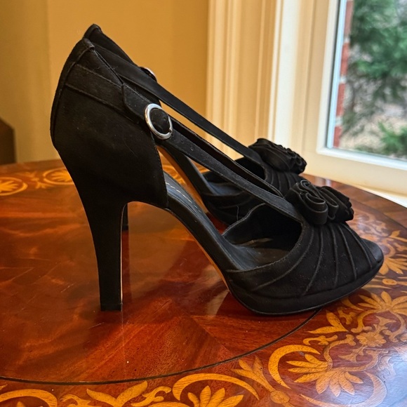 NWOT Delman Black Suede Leather Slingback 4.5”Heels w/Ruffle Size 7.5 MSRP $345 - Picture 7 of 15